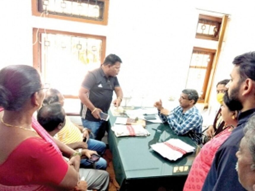 Water deprived locals of Bhamai threaten to boycott ZP polls 1 Water deprived locals of Bhamai threaten to boycott ZP polls