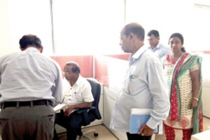 Water dept staff caught napping by mantri