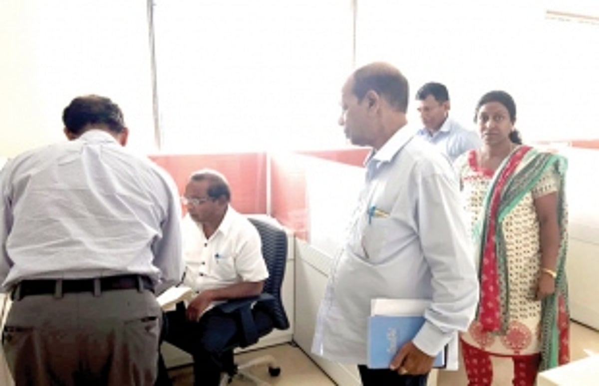 Water dept staff caught napping by mantri