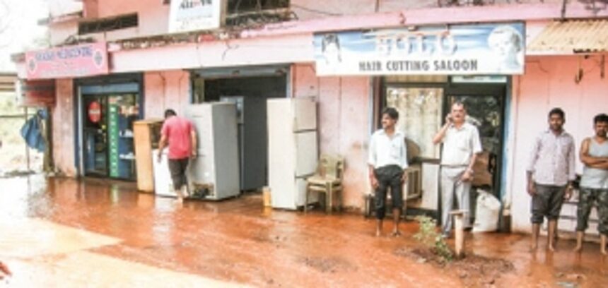 Water invades shops as pipeline ruptures in Davorlim