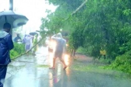 Water level swells dangerously at Paroda