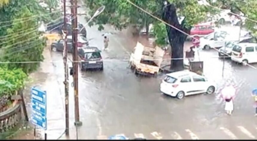 Water logged Mormugao roads slow down traffic movement
