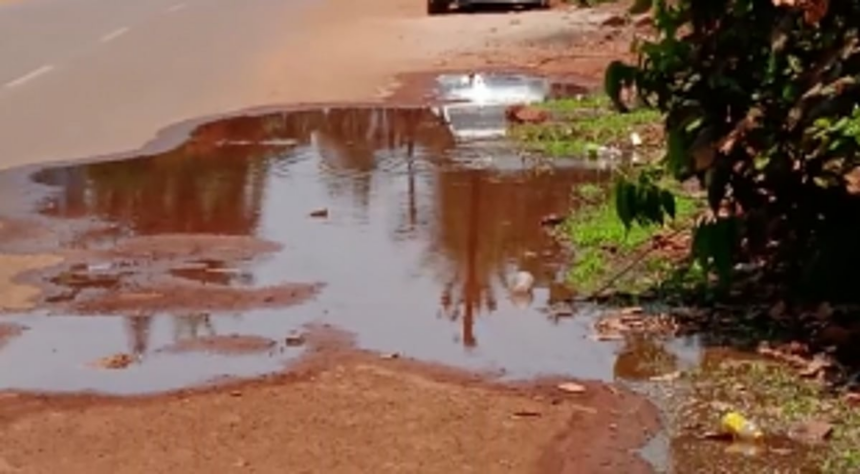 Water pipeline bursts at Ashvem resulting in wastage of water