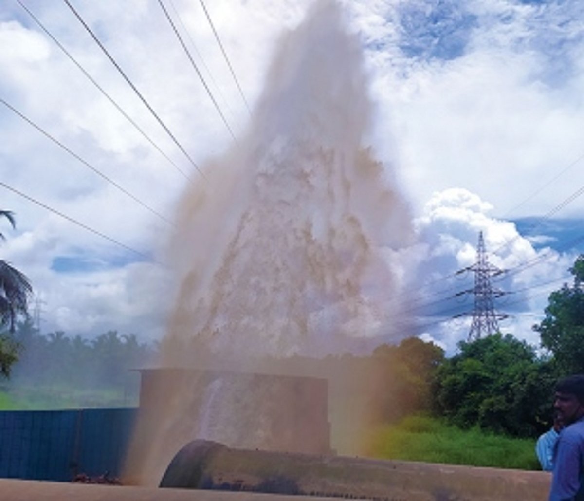 Water pipeline bursts at Colvale