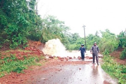Water pipeline  bursts at Xelpem