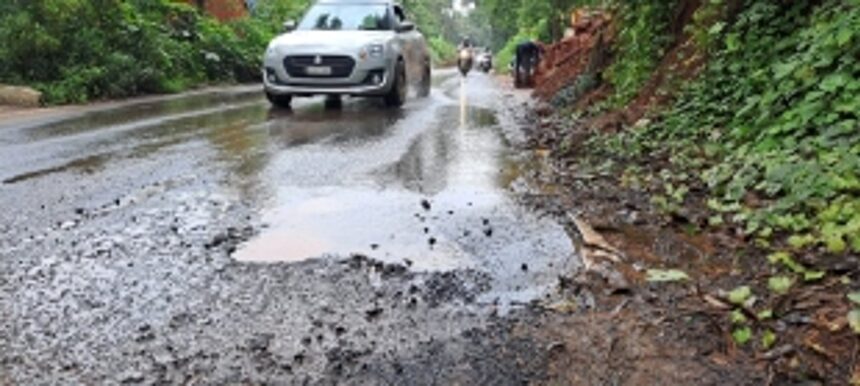 Water pipeline ruptures along Siolim-Marna Road; authorities remain inactive for five days