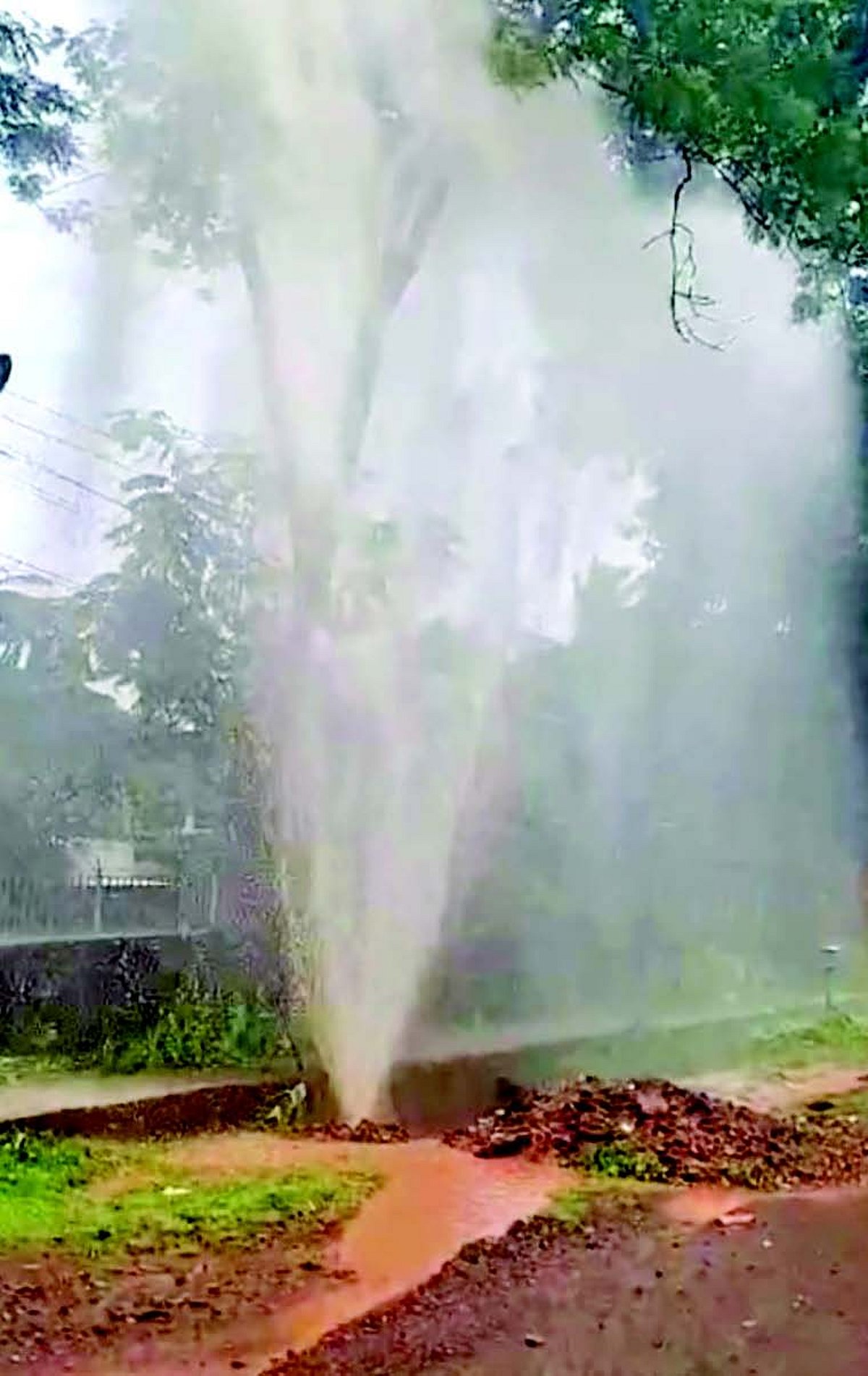 Water shortage in Kerya-Khandepar as pipeline bursts, thousands of litres wasted