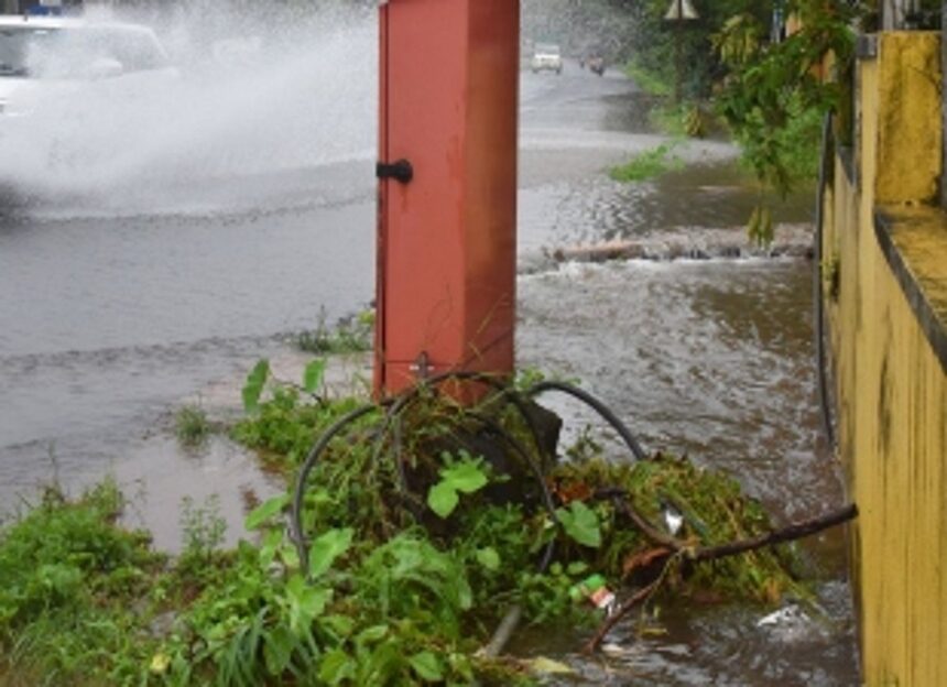 Waterlogged roads choke Panjim as rain continues on Tuesday