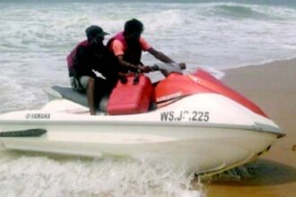 Watersports activities bustle in Calangute-Candolim despite rough weather