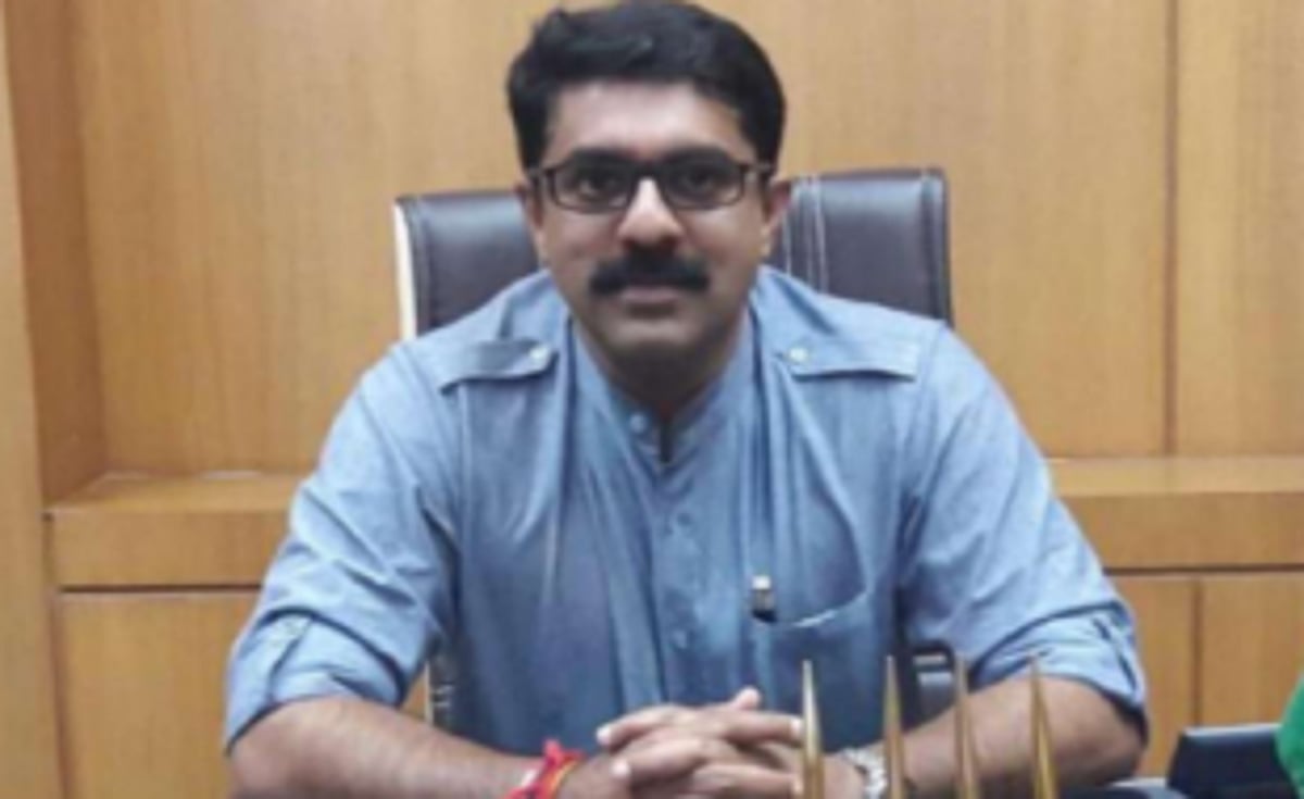 What is a public hearing without public, questions Vijai