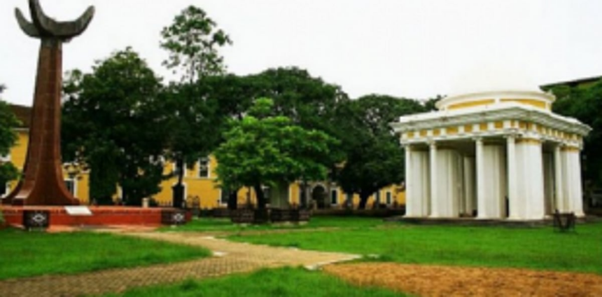 What is wrong in people protesting at Azad Maidan?