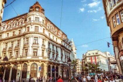 Where lovers gather to laugh and make merry