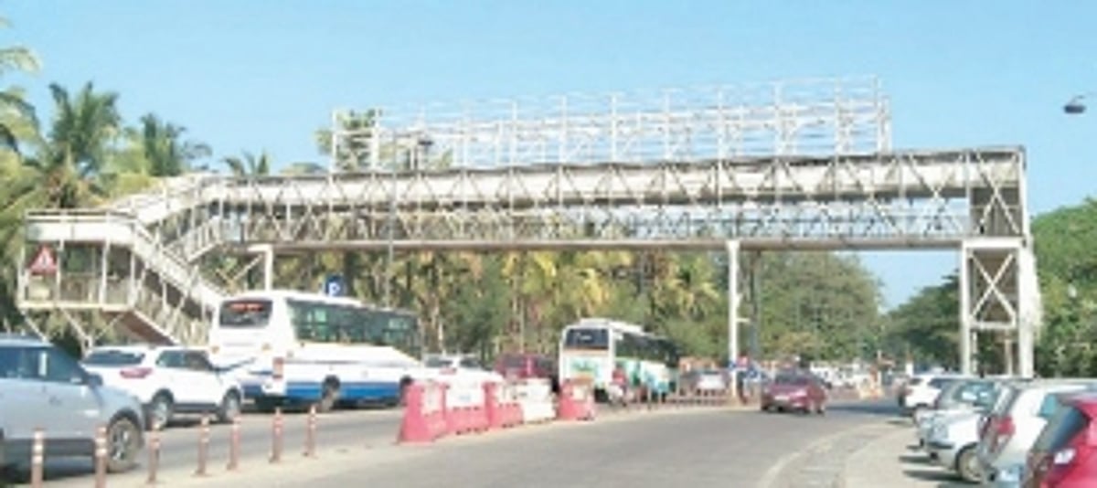 White elephant: Rs 1.5cr foot overbridge opposite Sharada Mandir School lies unused