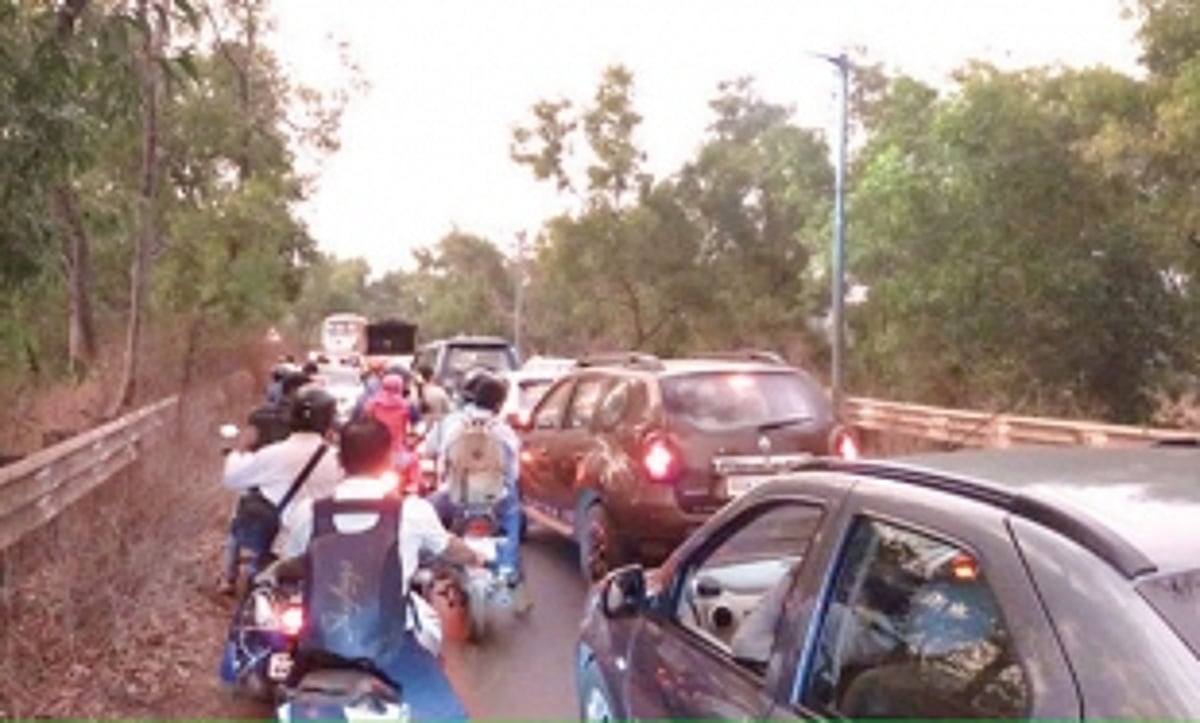 Who causes traffic jams? : We do