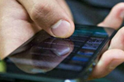 Who will challan this traffic cop for sending lewd messages to a woman?