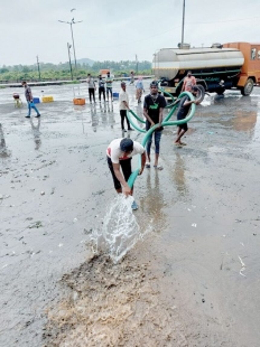 Wholesale fish market, parking area cleaned