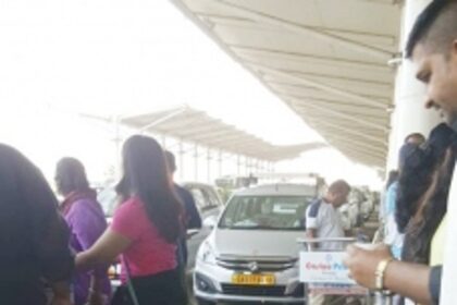 Why do we have different parking rules for public & taxis at the airport ?