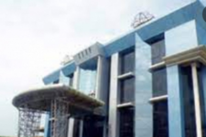 Why does a closed knit coterie play   Ringa Ringa roses in GCCI?