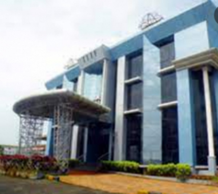 Why does a closed knit coterie play Ringa Ringa roses in GCCI? 1 Why does a closed knit coterie play Ringa Ringa roses in GCCI?