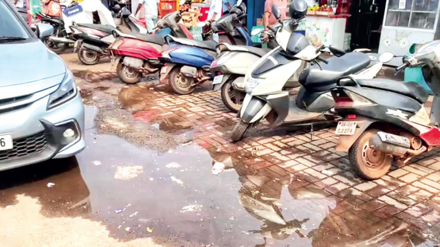 Widespread Water Wastage Near Goa Medical College: Authorities Fail to Address the Issue 1 Widespread Water Wastage Near Goa Medical College: Authorities Fail to Address the Issue