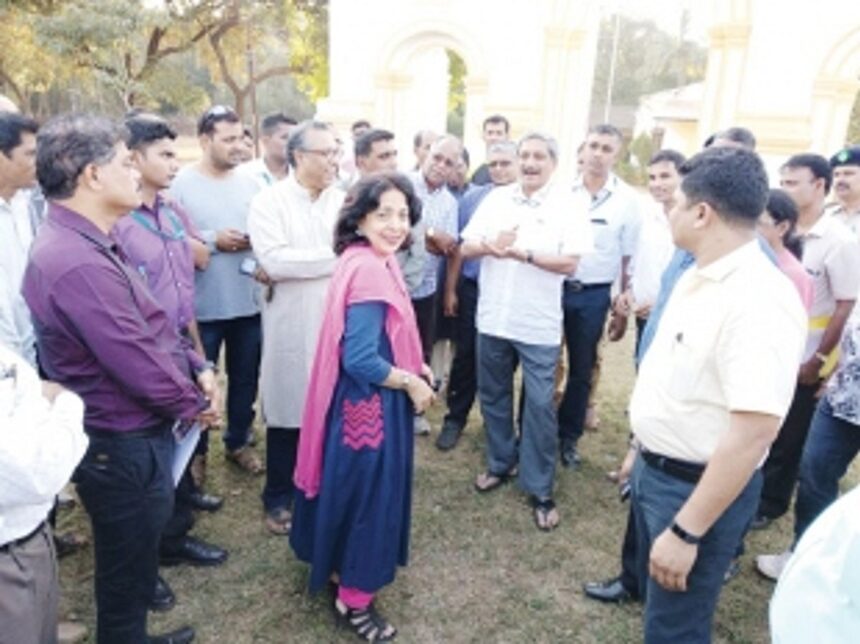 Will not clear marina project at Sancoale bay: Parrikar 1 Will not clear marina project at Sancoale bay: Parrikar