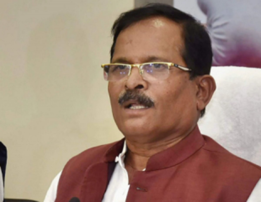 Will pursue with Centre to further reduce CDC ban, minister assures seafarers 1 Will pursue with Centre to further reduce CDC ban, minister assures seafarers