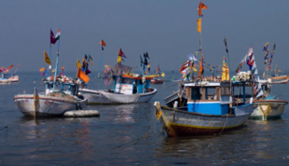 Will trawlers nab high speed trawlers, illegally fishing in Goa?