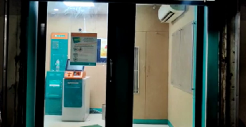 Windfall for  some Baina  locals as faulty ATM delivers  excess cash