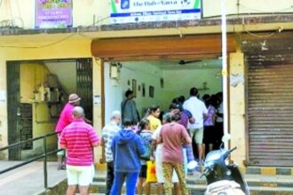 With March 31 deadline approaching, banks and agents witness huge rush of citizens to complete PAN-Aadhar link