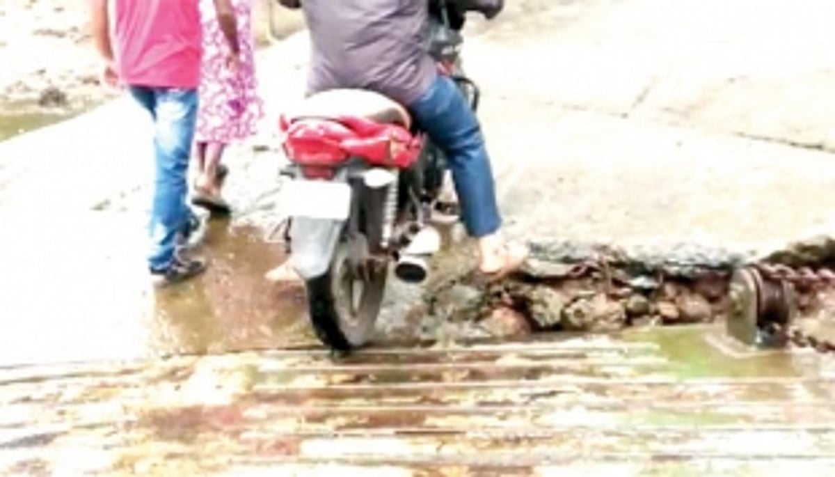 With govt failing to repair collapsed portion of Rasoi ferry ramp, thousands of commuters suffer daily