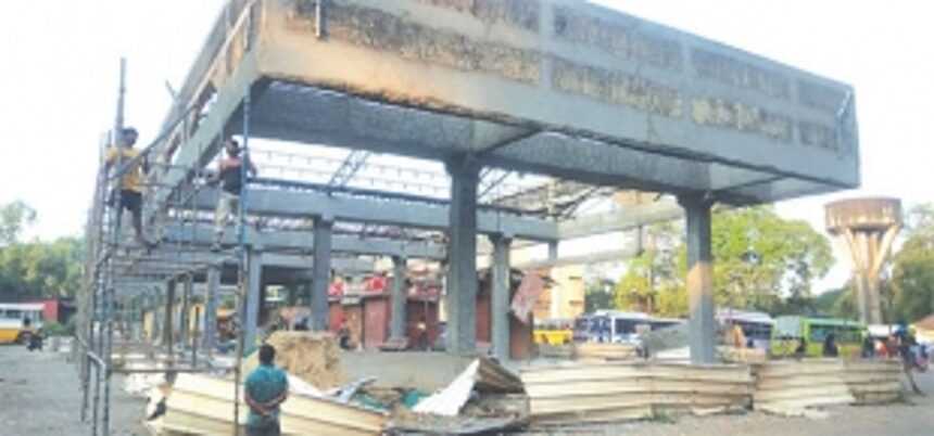 With no shelter, commuters forced to brave the elements at Ponda’s KTC Bus Stand