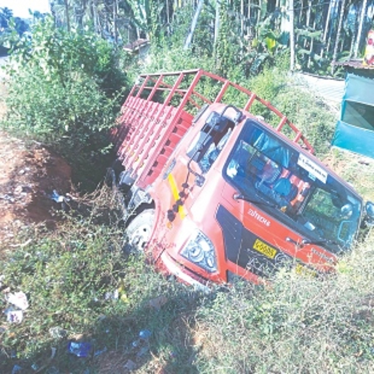 With no terminus, truck drivers struggle to find parking space in Ponda
