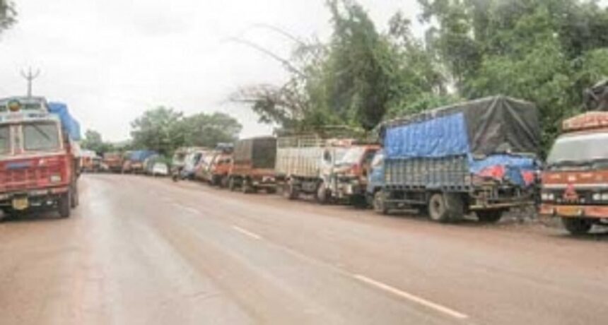 With nowhere to park, truckers  line up on Ponda bypasses