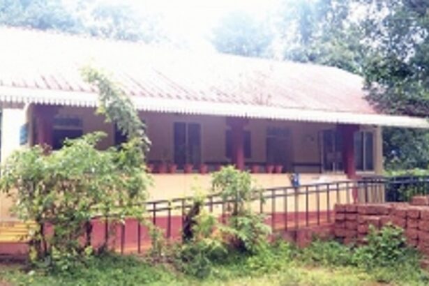 With school set to move 5-km away, irate parents of Veling-Priol ask CM to step in