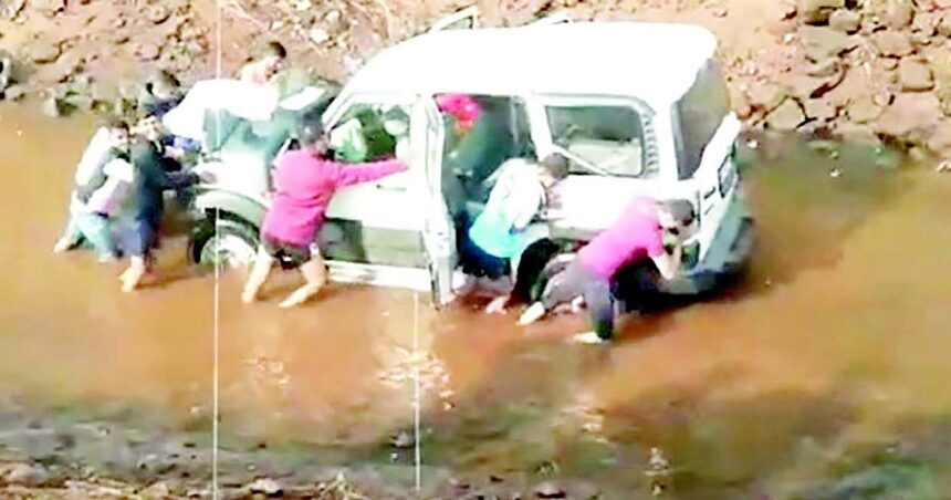 Woman dies after SUV plunges
into Tillari irrigation canal