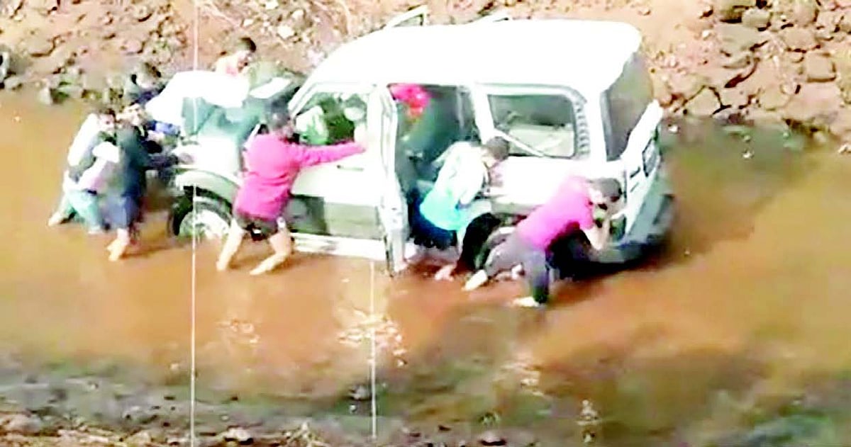 Woman dies after SUV plunges
into Tillari irrigation canal
