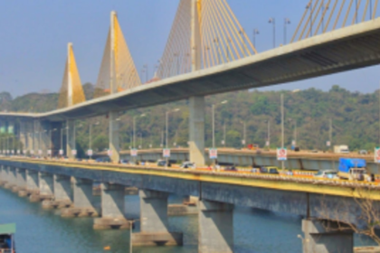 Woman jumps off  Mandovi Bridge  to death