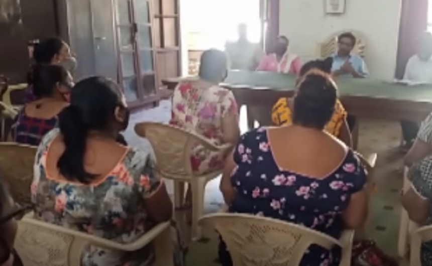 Women fish vendors urge MMC to  check illegal sale outside market