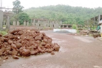 Work of Sanquelim bus stand at standstill