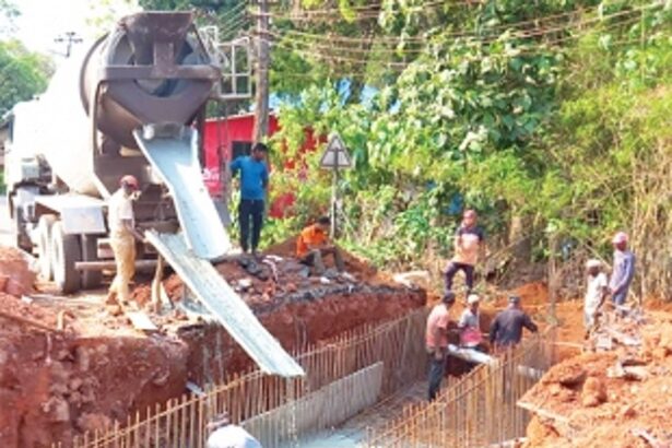 Work on cross drain begins on war footing at Opa-Khandepar junction