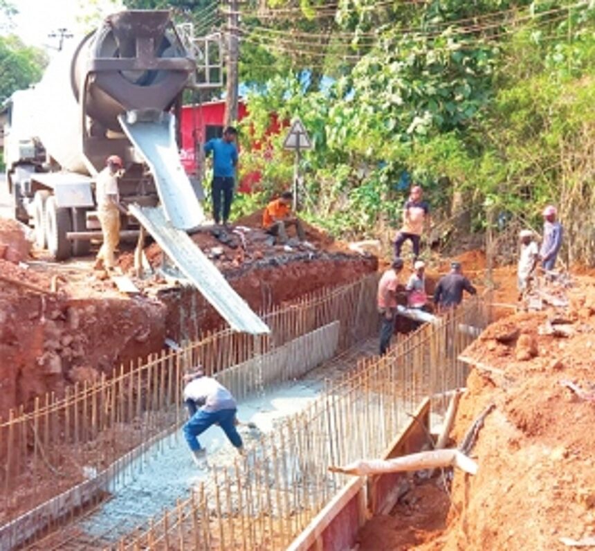 Work on cross drain begins on war footing at Opa-Khandepar junction