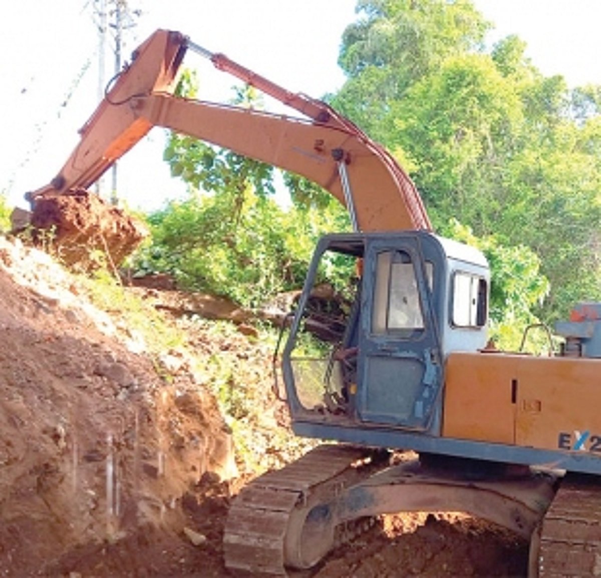 Work to desilt Khandepar River basin commences