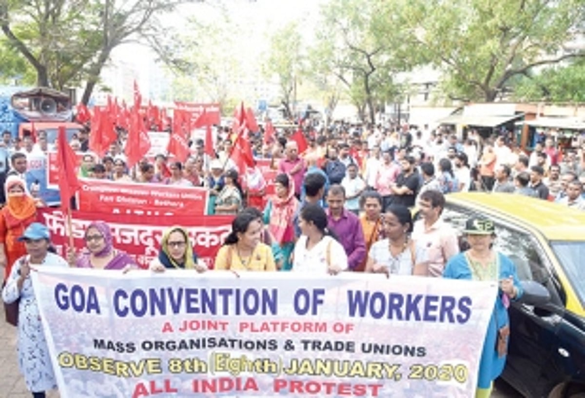 Workers hold rally protesting  Centre's 'disrespectful' attitude