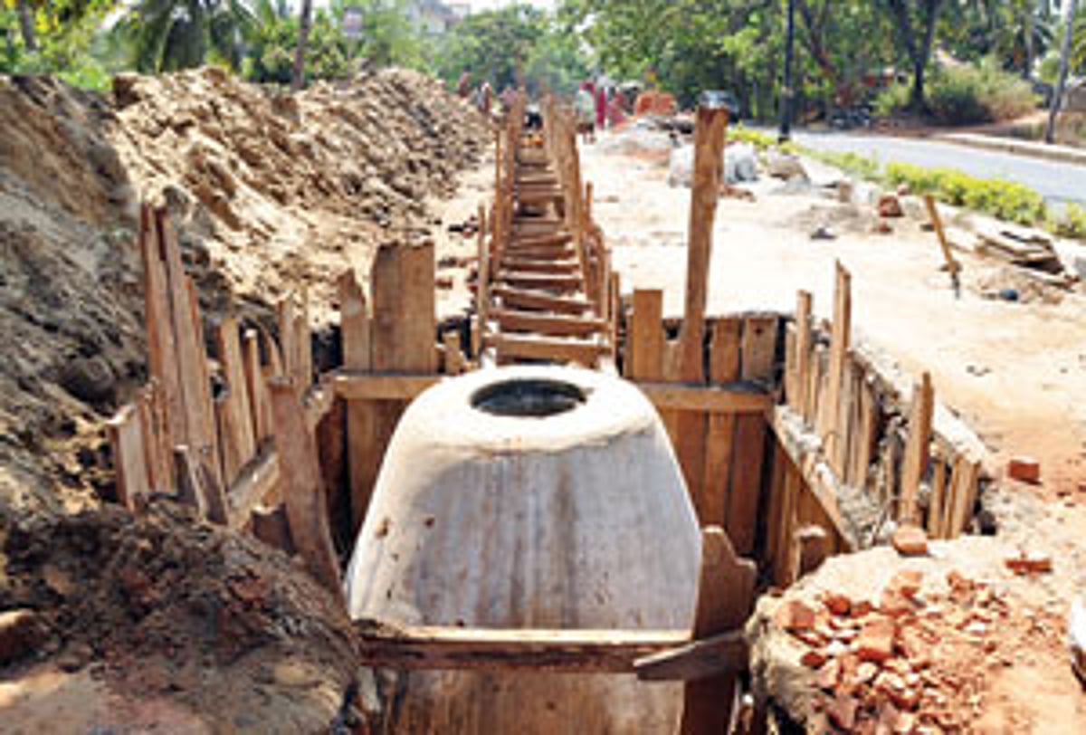 Works underway by the PWD to lay a sewer and water pipeline