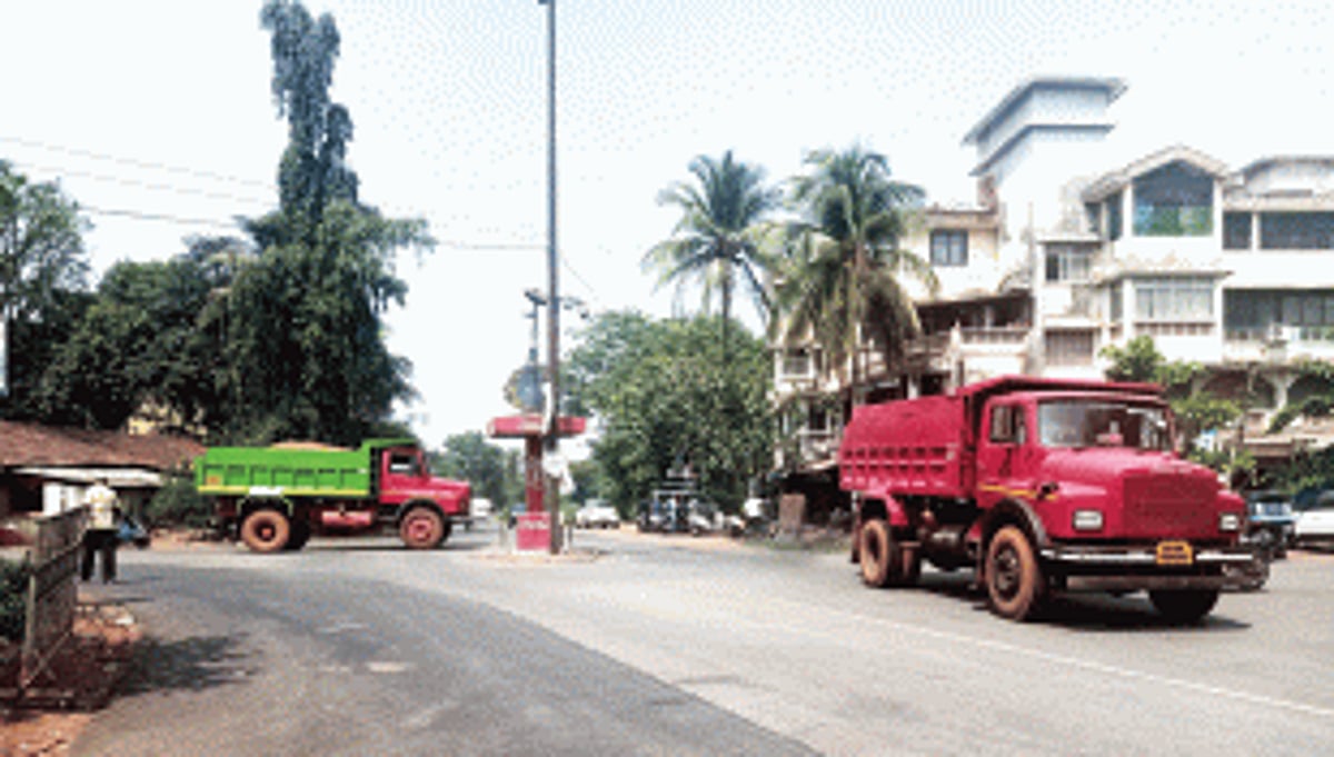 Xeldem panchayat warns Tilamol shopkeepers to maintain given timing