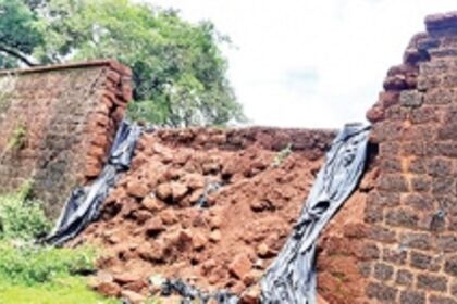 Year to pass, authorities fail to  restore collapsed Alorna Fort wall