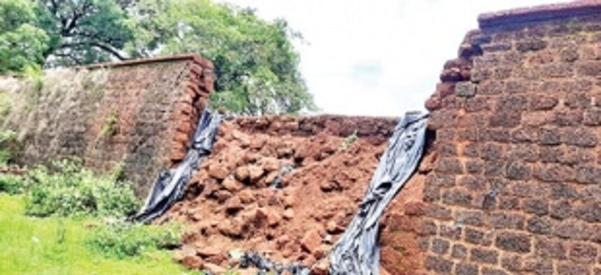 Year to pass, authorities fail to restore collapsed Alorna Fort wall 1 Year to pass, authorities fail to restore collapsed Alorna Fort wall
