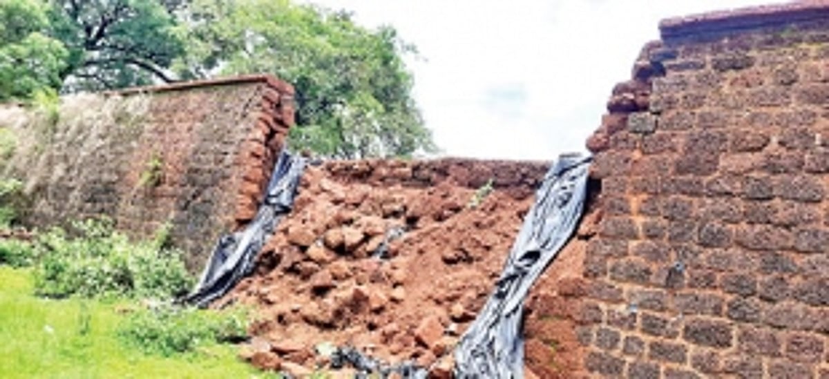 Year to pass, authorities fail to  restore collapsed Alorna Fort wall