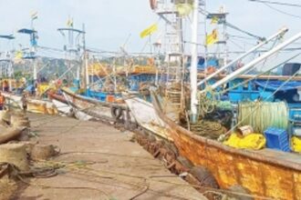 Yes, it’s true, many Khariwado trawler  owners are giving up their fishing business
