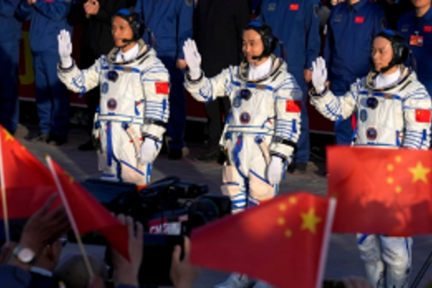 Youngest Crew in China's Space History Successfully Docks Shenzhou-17 at Tiangong Space Station